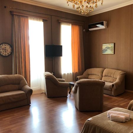 Bookinist Apartment Kutaisi Eksteriør billede