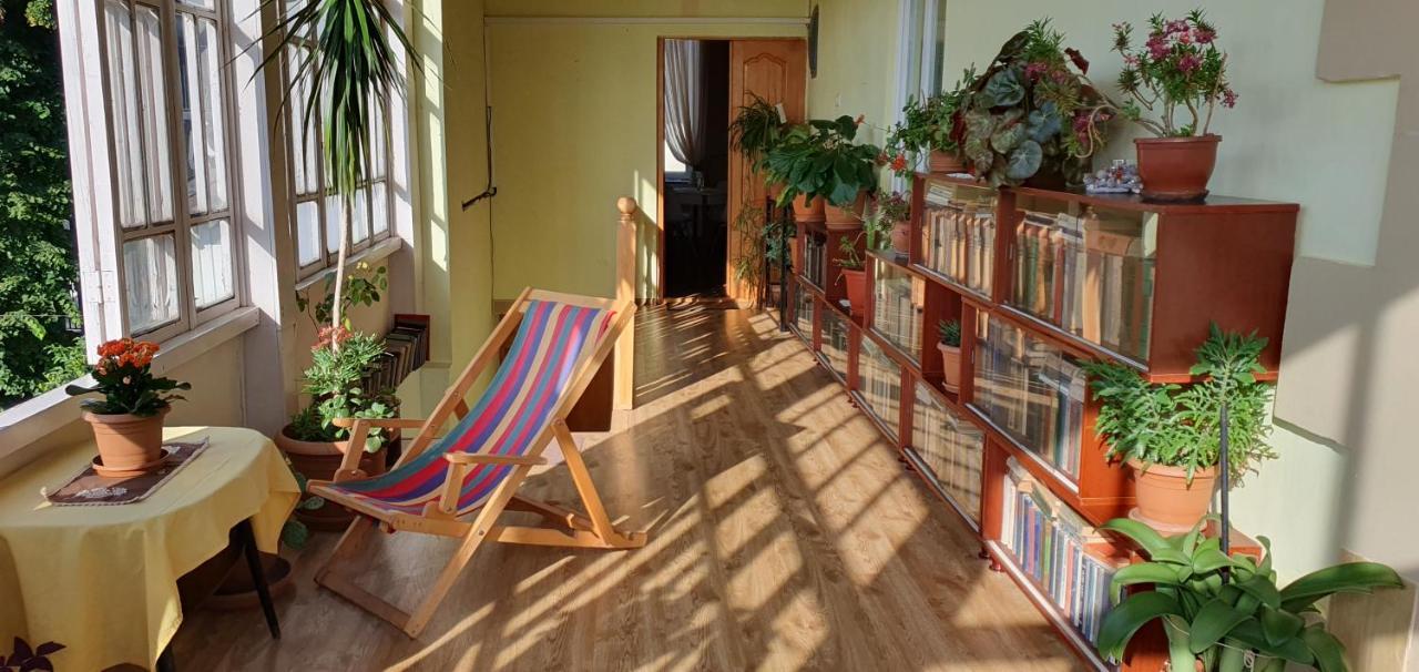 Bookinist Apartment Kutaisi Eksteriør billede
