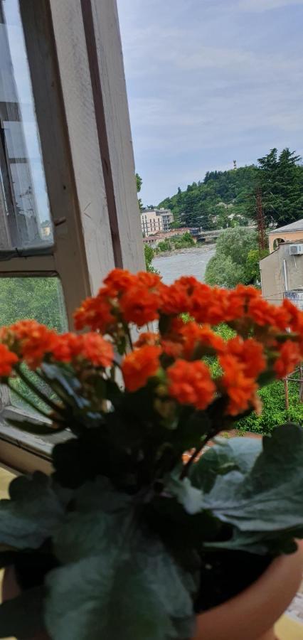 Bookinist Apartment Kutaisi Eksteriør billede