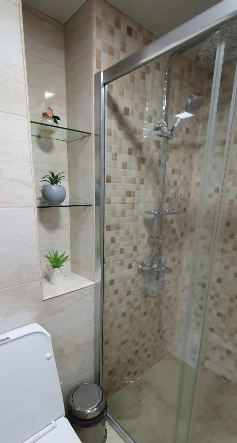 Bookinist Apartment Kutaisi Eksteriør billede