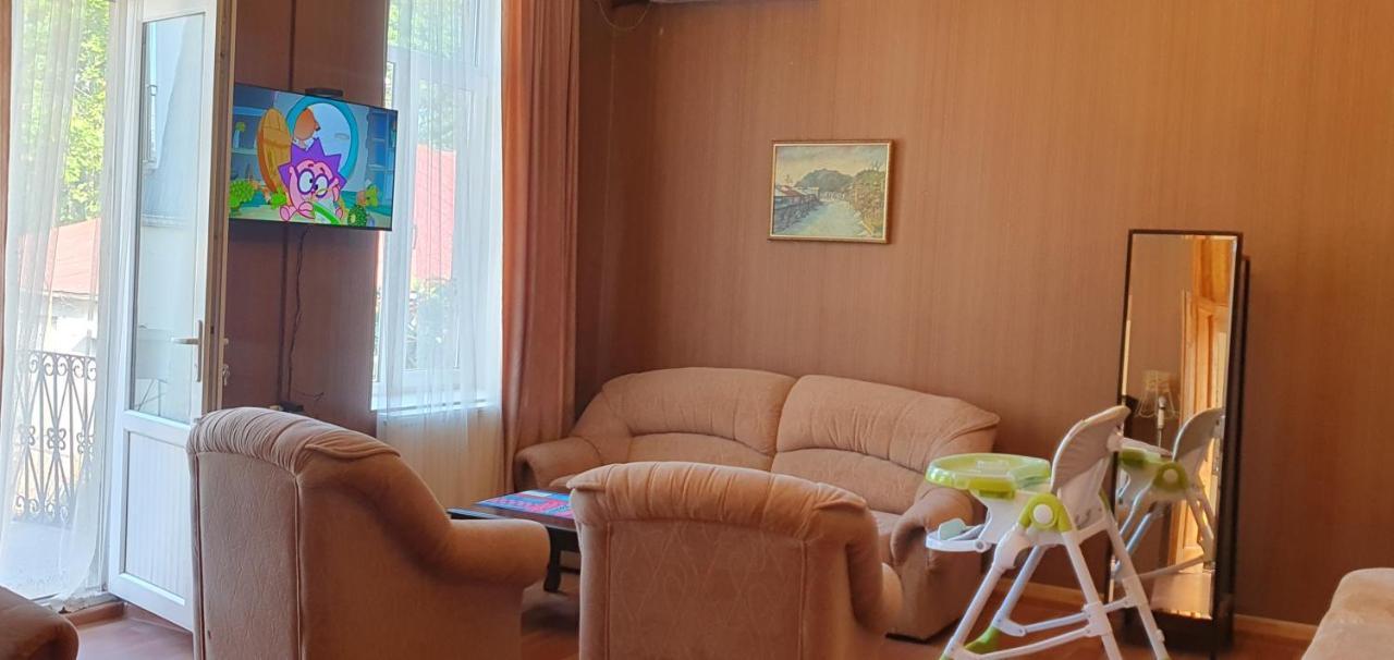 Bookinist Apartment Kutaisi Eksteriør billede