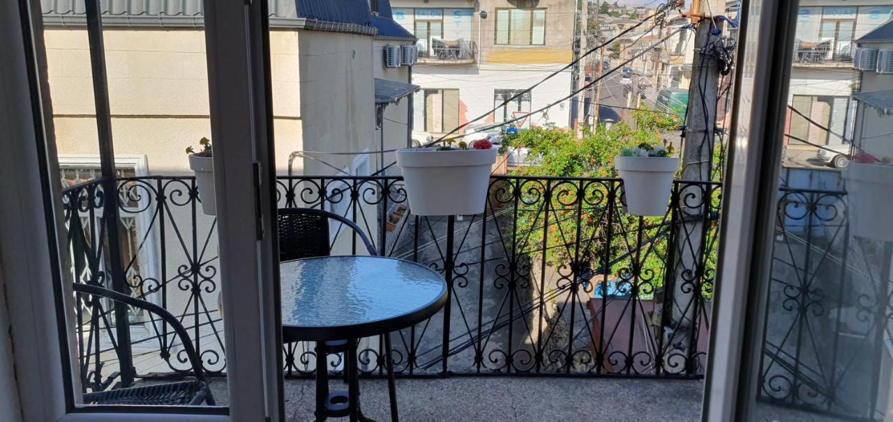 Bookinist Apartment Kutaisi Eksteriør billede