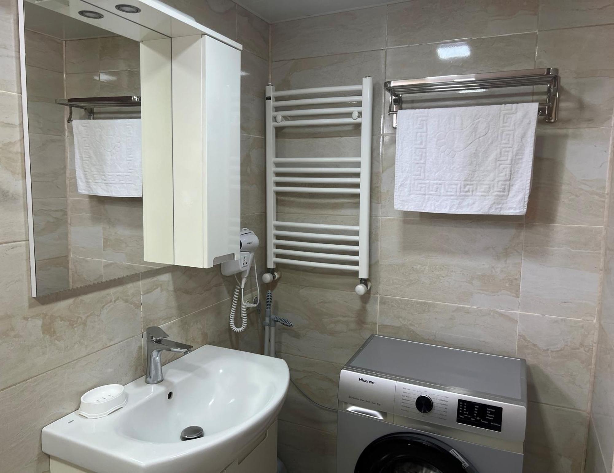 Bookinist Apartment Kutaisi Eksteriør billede