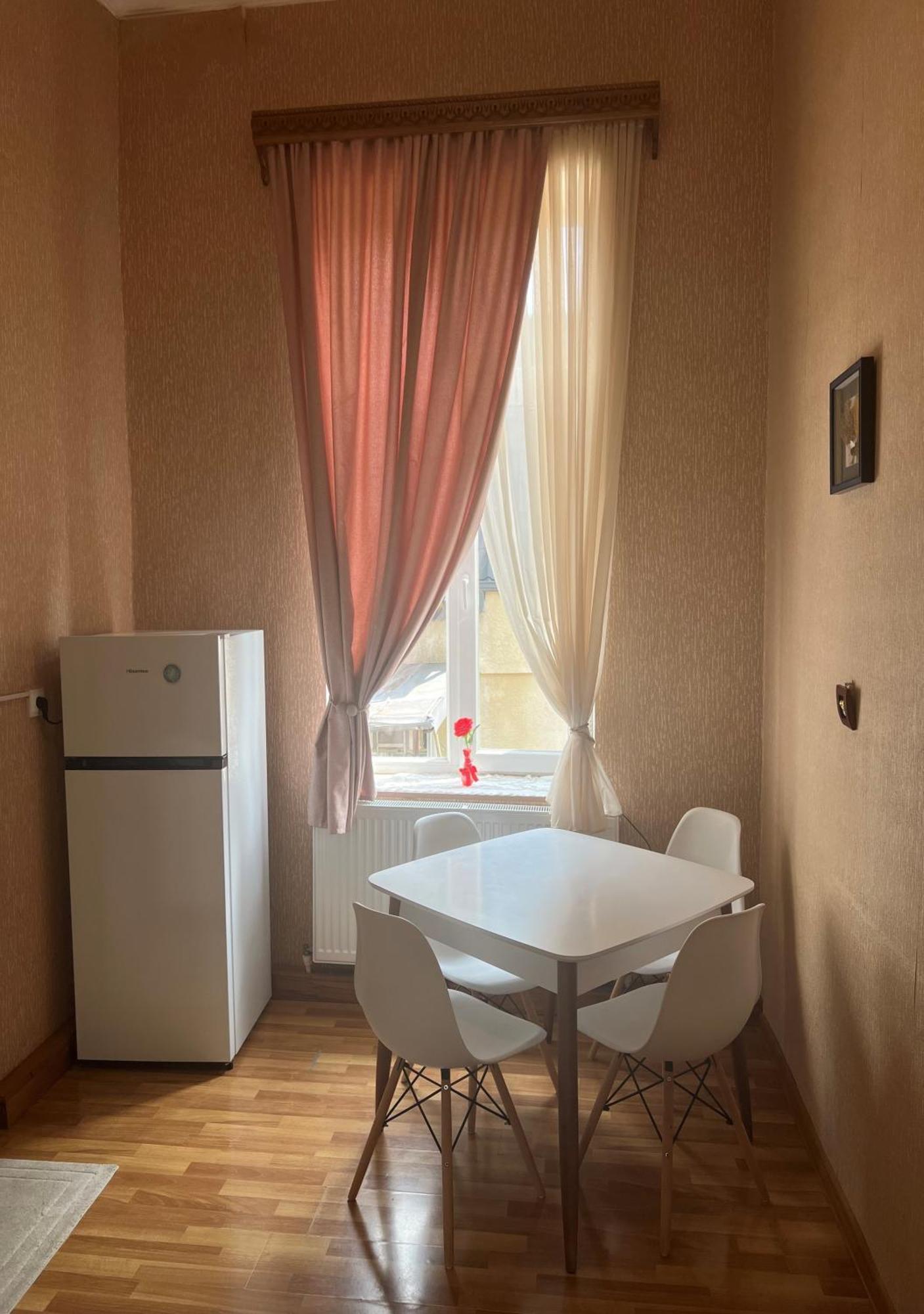 Bookinist Apartment Kutaisi Eksteriør billede